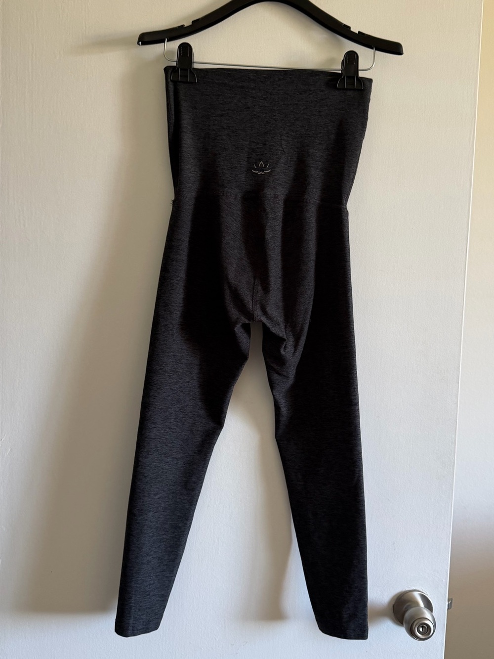 Beyond Yoga Beyond the Bump Heather Gray Cropped Leggings size Small